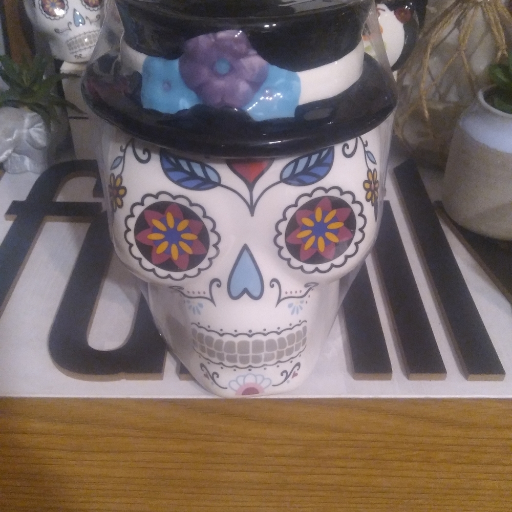 Sugar skulls canister
